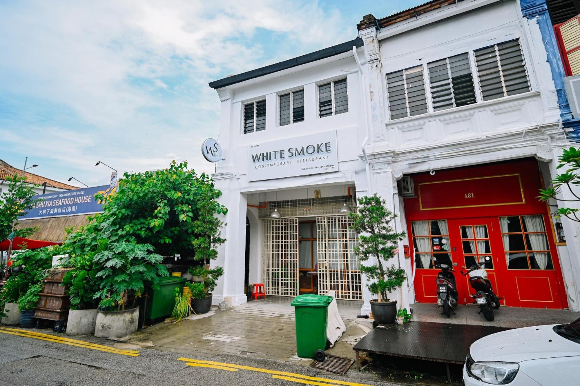 Swing & Pillows - Lebuh Victoria, Penang George Town Exterior photo