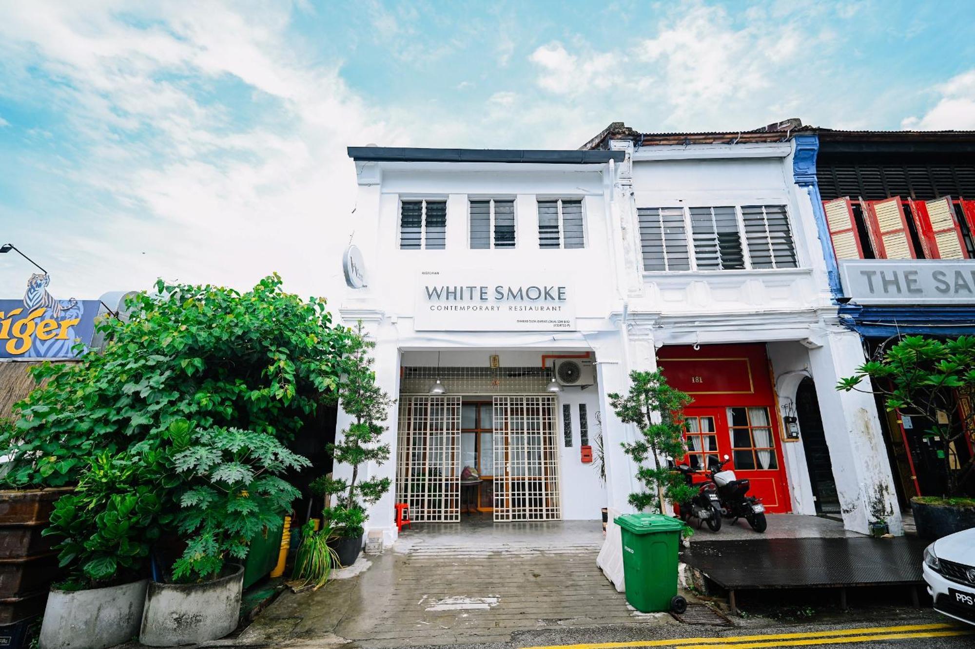 Swing & Pillows - Lebuh Victoria, Penang George Town Exterior photo